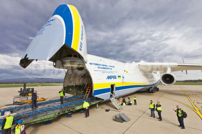 M&aacute;y bay vận tải An-225 l&agrave; chiếc m&aacute;y bay chở h&agrave;ng chủ lực trong phi đội của h&atilde;ng vận tải h&agrave;ng kh&ocirc;ng Antonov. Ảnh: VnExpress