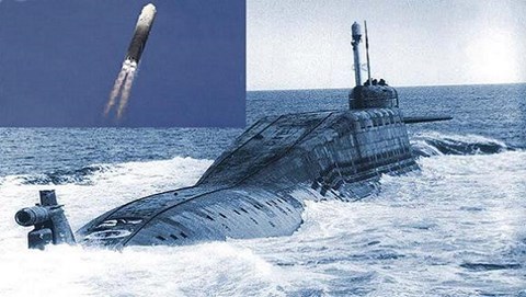 T&ecirc;n lửa Liner được ph&oacute;ng từ t&agrave;u ngầm Nga. Ảnh: An Ninh Thủ Đ&ocirc; 