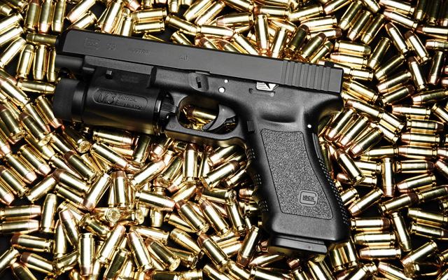 S&uacute;ng ngắn Glock được thiết kế với nhiều khối đa gi&aacute;c.