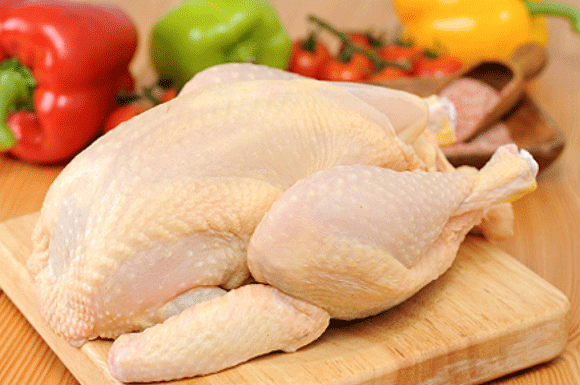 Người 13Win18 đa dạng khuyến mãi n&ecirc;n thận trọng trong chế biến thịt g&agrave; dể kh&ocirc;ng g&acirc;y hại. Ảnh minh họa 