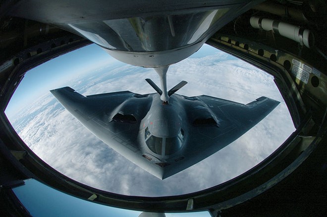  M&aacute;y bay n&eacute;m bom B-2 Spirit của Mỹ. Ảnh: Zing News