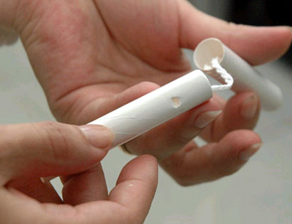 Nếu kh&ocirc;ng biết c&aacute;ch sử dụng băng vệ sinh tampon cũng c&oacute; thể g&acirc;y tử vong. Ảnh minh họa 
