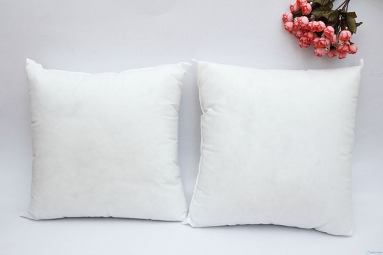 Ruột gối ch&iacute;nh l&agrave; thủ phạm khiến bạn hay ho, sổ mũi. Ảnh minh họa 