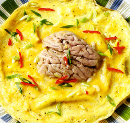 Ăn trứng với &oacute;c lợn nguy cơ tử vong. Ảnh minh họa 