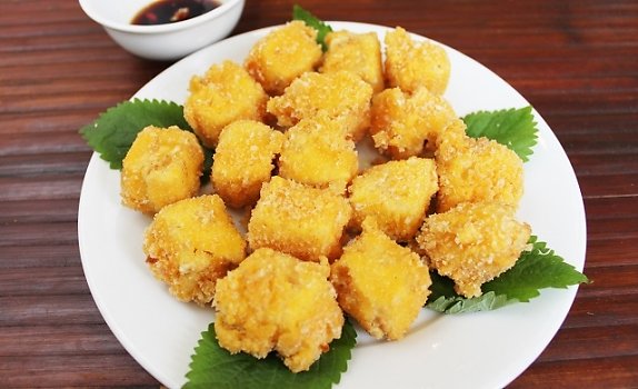 Đậu r&aacute;n ở nhiệt độ cao sẽ c&oacute; nguy cơ g&acirc;y bệnh nguy hiểm. Ảnh minh họa 