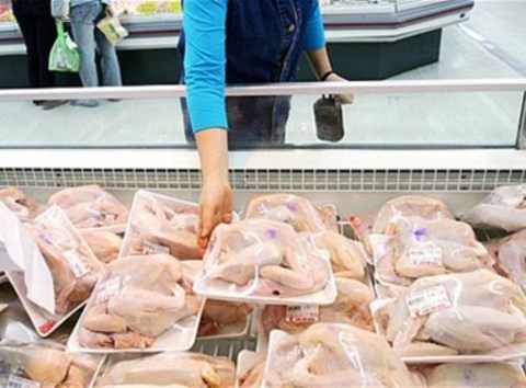Ăn thịt g&agrave; đ&ocirc;ng lạnh cũng c&oacute; thể l&acirc;y nhiễm A/H7N9. Ảnh minh họa