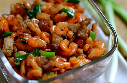 Thịt lợn kết hợp với t&ocirc;m c&oacute; thể g&acirc;y kh&oacute; ti&ecirc;u. Ảnh minh họa 