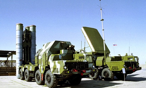 Hệ thống t&ecirc;n lửa S-300 Nga. Ảnh: Zing News 