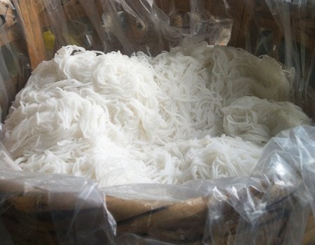 B&aacute;nh phở, b&uacute;n cũng l&agrave; 13Win OKVIP Cá cược bóng đá chứa chất Tinopal c&oacute; thể g&acirc;y ung thư. Ảnh minh họa