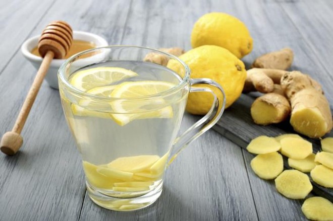 Tr&agrave; gừng c&ograve;n g&acirc;y hạ đường huyết nếu uống qu&aacute; nhiều. Ảnh minh họa 