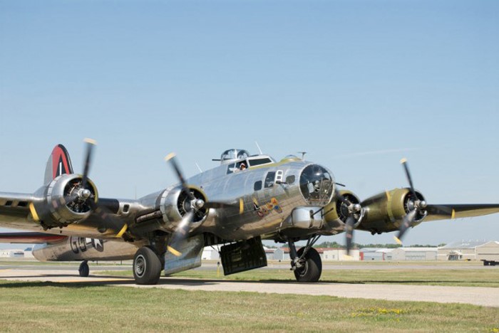 M&aacute;y bay n&eacute;m bom B-17 l&agrave; kiểu m&aacute;y bay n&eacute;m bom hạng nặng 4 động cơ. Ảnh: Zing News 