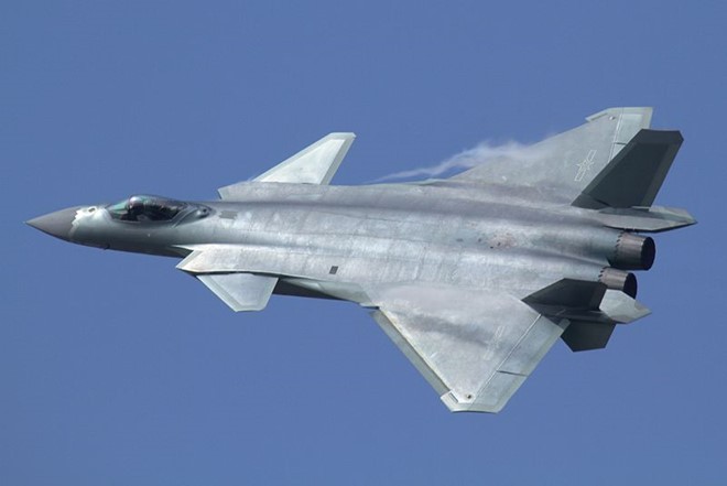  Ti&ecirc;m k&iacute;ch J-20 c&oacute; chuyến bay đầu ti&ecirc;n trong năm 2011. Ảnh: Zing News