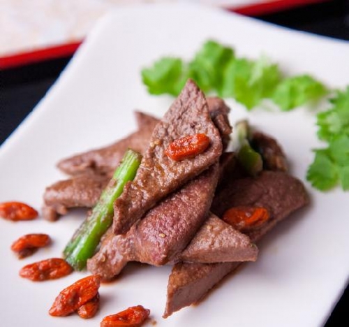 Gan lợn l&agrave; 13Win OKVIP Cá cược bóng đá tốt cho cơ thể. Ảnh minh họa 