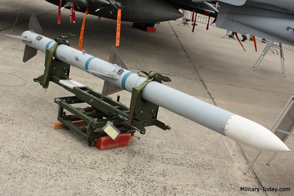  T&ecirc;n lửa AIM-120 thuộc loại t&ecirc;n lửa tầm trung kh&ocirc;ng đối kh&ocirc;ng tốt nhất thế giới. Ảnh: Kiến Thức