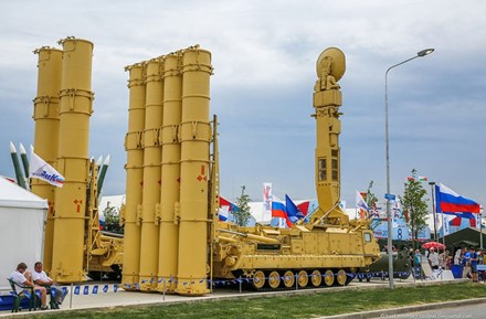 Hệ thống ph&ograve;ng thủ t&ecirc;n lửa Antey-2500 của Nga. Ảnh: Kiến Thức