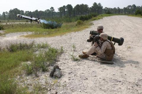 T&ecirc;n lửa FGM-148 Javelin  được coi l&agrave; t&ecirc;n lửa đ&aacute;ng sợ nhất thế giới. Ảnh: Đất Việt