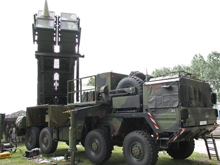 T&ecirc;n lửa Patriot l&agrave; vũ kh&iacute; đ&aacute;nh chặn mặt đất. Ảnh: Lao Động