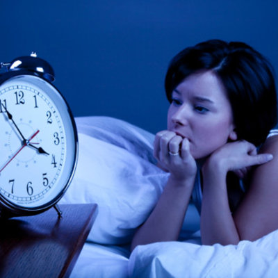 Th&oacute;i quen thiếu ngủ sẽ c&oacute; nguy cơ tăng c&aacute;c bệnh về n&atilde;o. Ảnh minh họa