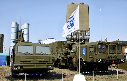 Hệ thống t&ecirc;n lửa S-400 được coi l&agrave; vũ kh&iacute; qu&acirc;n sự mạnh nhất thế giới của Nga. Ảnh: VnExpress 