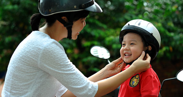 Mũ bảo hiểm l&agrave; vật bất ly th&acirc;n của mọi người. Ảnh minh họa