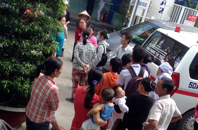  Nhiều người thương cảm trước c&aacute;i chết của b&eacute; Y. Ảnh: Zing News