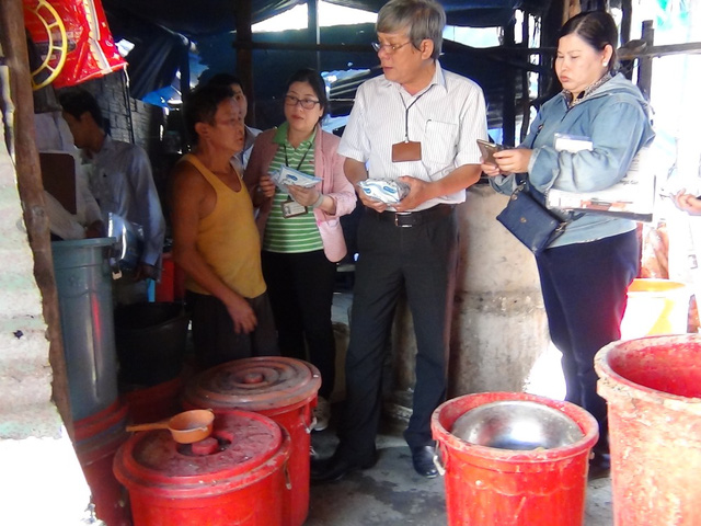 Số men rượu kh&ocirc;ng r&otilde; nguồn gốc được thu giữ tại Quảng Ng&atilde;i. Ảnh: D&acirc;n Tr&iacute;