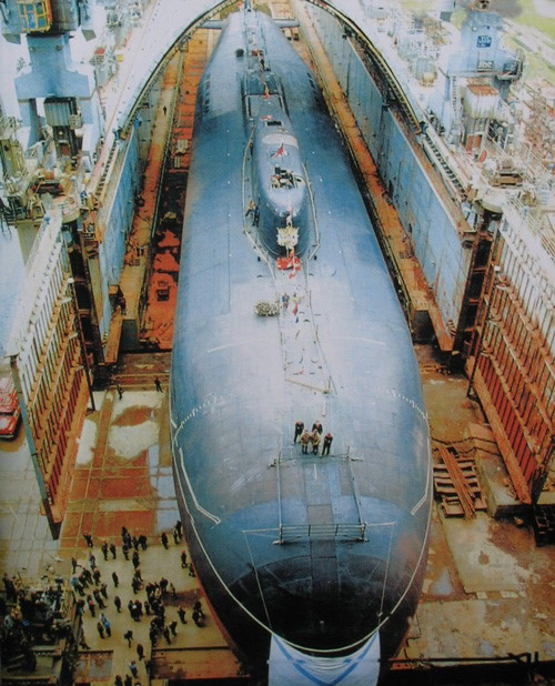 T&agrave;u ngầm Belgorod  của Nga. Ảnh: Thanh Ni&ecirc;n