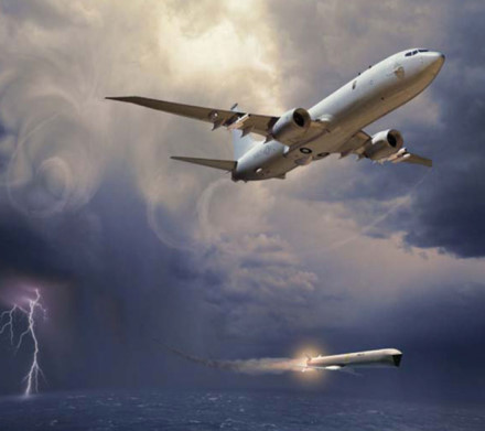 M&aacute;y bay P-8 Poseidon c&oacute; thể sử dụng nhiều loại vũ kh&iacute; kh&aacute;c nhau. Ảnh: Lao động