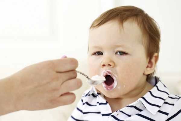 Sữa chua d&ugrave; tốt nhưng cũng cần phải ăn đ&uacute;ng c&aacute;ch. Ảnh minh họa