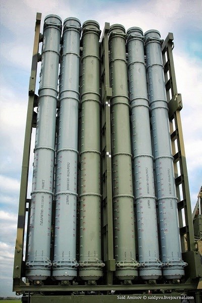 T&ecirc;n lửa ph&ograve;ng kh&ocirc;ng S-350E Vityaz c&ograve;n khiến đối thủ phải kinh ngạc đ&oacute; l&agrave; l&agrave; hệ thống ph&ograve;ng kh&ocirc;ng cơ động đa năng. Ảnh: An ninh Thủ đ&ocirc; 