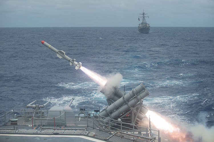 Tên lửa diệt hạm Harpoon của Mỹ. Ảnh: Kiến Thức 