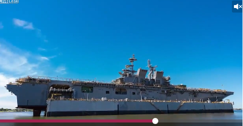 T&agrave;u đổ bộ USS Tripoli c&oacute; lượng gi&atilde;n nước 46.000 tấn, d&agrave;i 257m, rộng 32m, mớn nước 7,9m. Ảnh: VnExpress