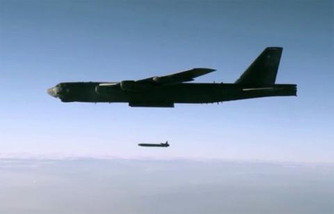T&ecirc;n lửa AGM-86B l&agrave; vũ kh&iacute; qu&acirc;n sự mạnh nhất của Mỹ khiến đối thủ d&egrave; chừng. Ảnh: Đất Việt 