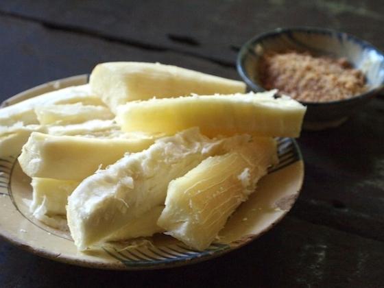 Củ sắn cũng l&agrave; loại củ g&acirc;y say h&agrave;ng đầu. Ảnh minh họa 