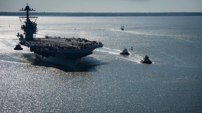 T&agrave;u s&acirc;n bay USS Gerald R. Ford c&oacute; lượng gi&atilde;n nước 100.000 tấn. Ảnh: Thanh Ni&ecirc;n 