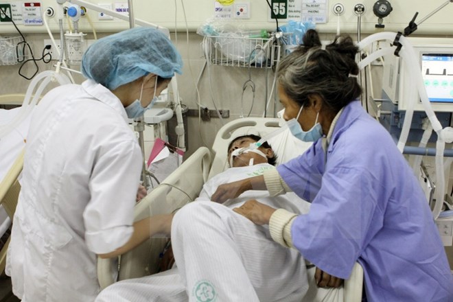 Nắng n&oacute;ng số lượng bệnh nh&acirc;n đột quỵ gia tăng. Ảnh: TTXVN 