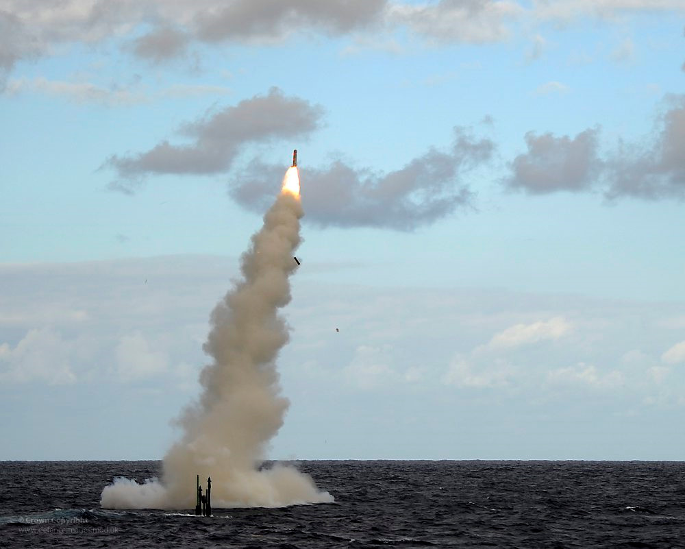 T&agrave;u ngầm USS Cheyenne mang t&ecirc;n lửa h&agrave;nh tr&igrave;nh tấn c&ocirc;ng mặt đất Tomahawk. Ảnh: Zing News