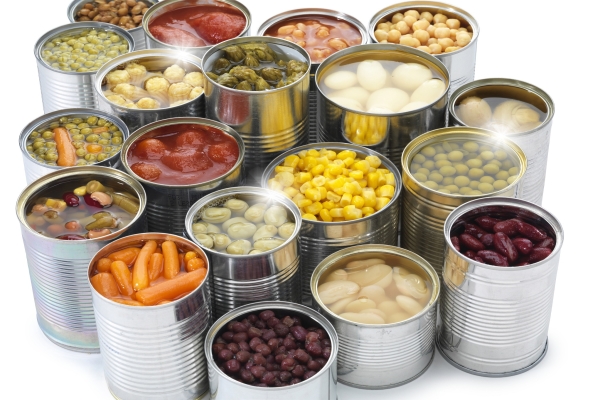Thực phẩm đ&oacute;ng hộp thường đựng v&agrave;o hộp nh&ocirc;m n&ecirc;n c&oacute; nguy cơ nhiễm kim loại nặng. Ảnh minh họa 