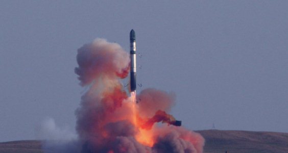 T&ecirc;n lửa đạn đạo RS-20 m&agrave; NATO gọi l&agrave; SS-18 Satan c&oacute; sức mạnh khủng khiếp. Ảnh: Đất Việt 