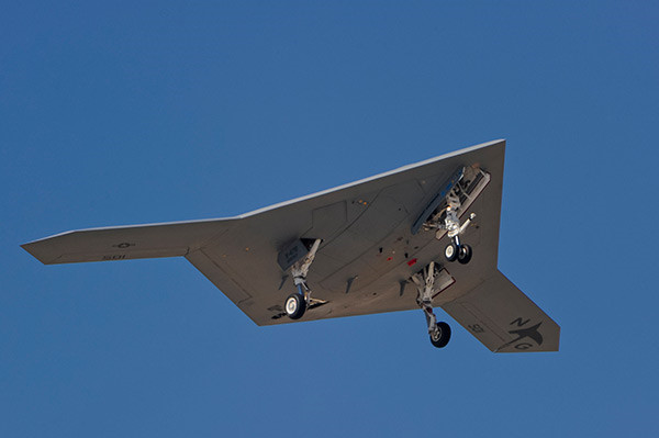 M&aacute;y bay kh&ocirc;ng người l&aacute;i X-47B sẽ trở th&agrave;nh vũ kh&iacute; qu&acirc;n sự uy lực nhất tr&ecirc;n bầu trời trong tương lai. Ảnh: Zinh news