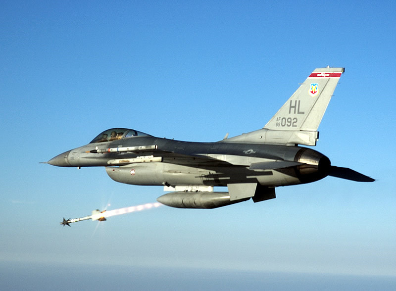 T&ecirc;n lửa AIM-9X bắt đầu được thử nghiệm v&agrave;o năm 1999. Ảnh: Zing News