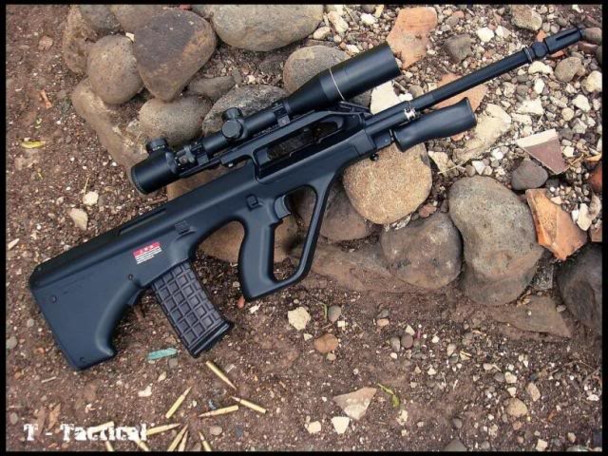 Steyr AUG được ra đời từ những năm của thập kỷ 70. Ảnh: LĐ 