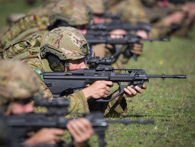 Khẩu s&uacute;ng Steyr AUG  ch&iacute;nh l&agrave; vũ kh&iacute; uy lực nhất của &Aacute;o hiện nay. Ảnh: ANTĐ