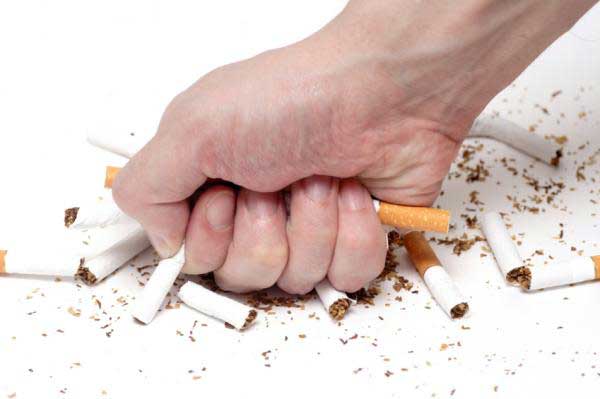 Người d&acirc;n kh&ocirc;ng n&ecirc;n tin v&agrave;o sản phẩm cai thuốc l&aacute; m&agrave; h&atilde;y tự quyết t&acirc;m cai. Ảnh minh họa 