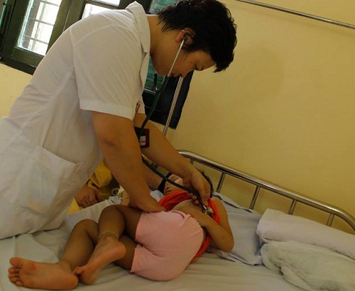 Bệnh nhi bị biến chứng nặng do sốt xuất huyết tăng cao tại nhiều bệnh viện. Ảnh: SKĐS