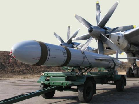 T&ecirc;n lửa Kh-55 c&oacute; thể diệt mục ti&ecirc;u ở cự ly 2.500 đến 3000km. Ảnh: Đất Việt 