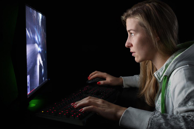 Chơi game h&agrave;nh động c&ograve;n tăng h&agrave;nh vi hung &aacute;c t&agrave;n bạo. Ảnh minh họa