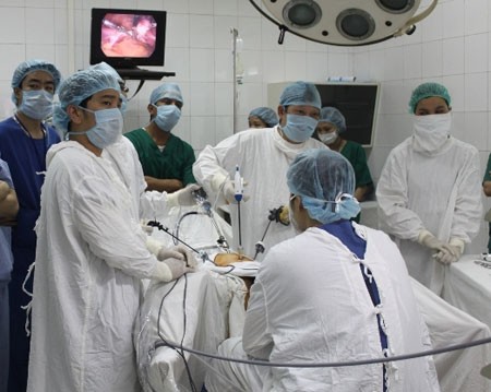  Phẫu thuật giảm b&eacute;o bằng đặt b&oacute;ng trong dạ d&agrave;y gi&uacute;p người bệnh giảm c&acirc;n hiệu quả. Ảnh: Infonet