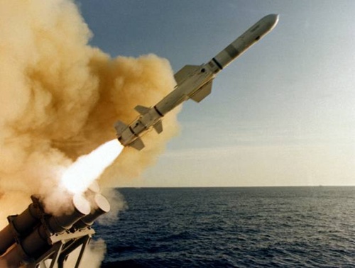  T&ecirc;n lửa RGM - 84 Harpoon khai hỏa. Ảnh: VnExpress