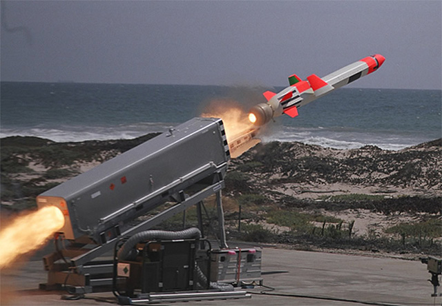  T&ecirc;n lửa Naval Strike Missile (NSM) rời bệ ph&oacute;ng. Ảnh: Đại Lộ